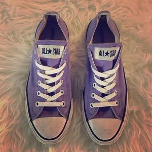 Women’s Lavendar Chuck Taylors💜🦄